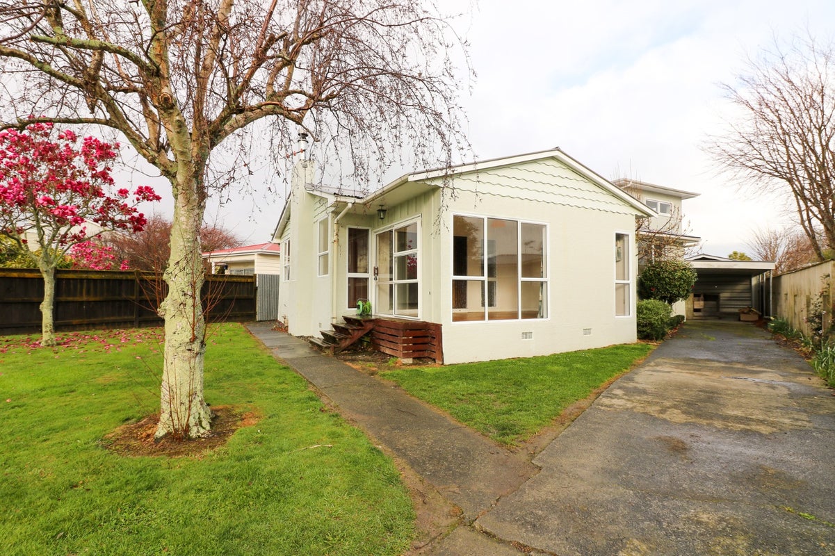 16 PAISLEY Street, Awapuni, Palmerston North - Carousel 1