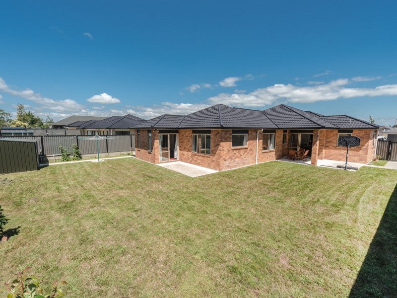 47 Stan Heather Drive, Glenview, Hamilton - Carousel 2