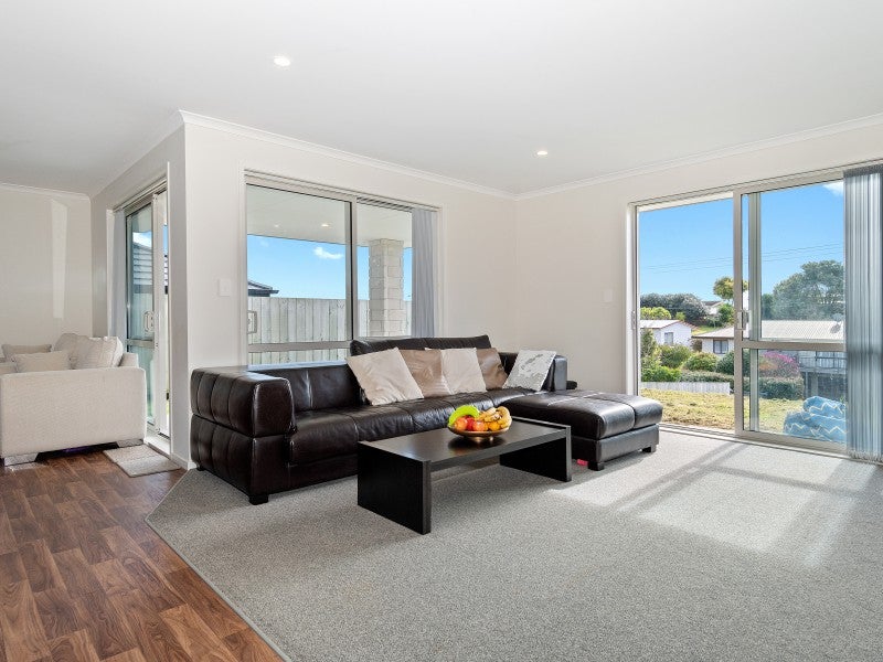27 Elena Place, Welcome Bay, Tauranga - Carousel 2