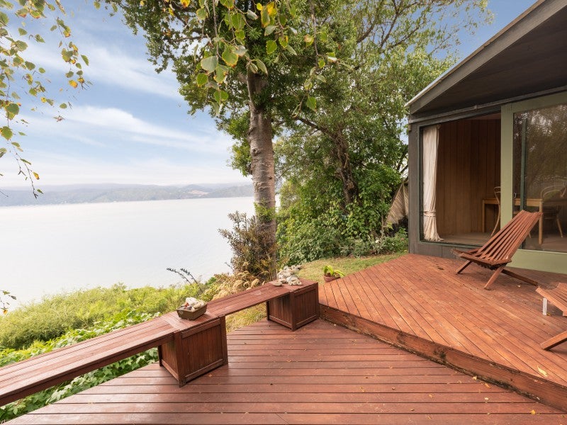 22 Fortification Road, Karaka Bays, Wellington - Carousel 2