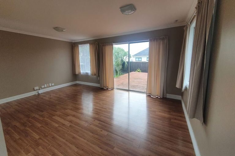 27 Pahi Place, West Harbour, Auckland - Carousel 2