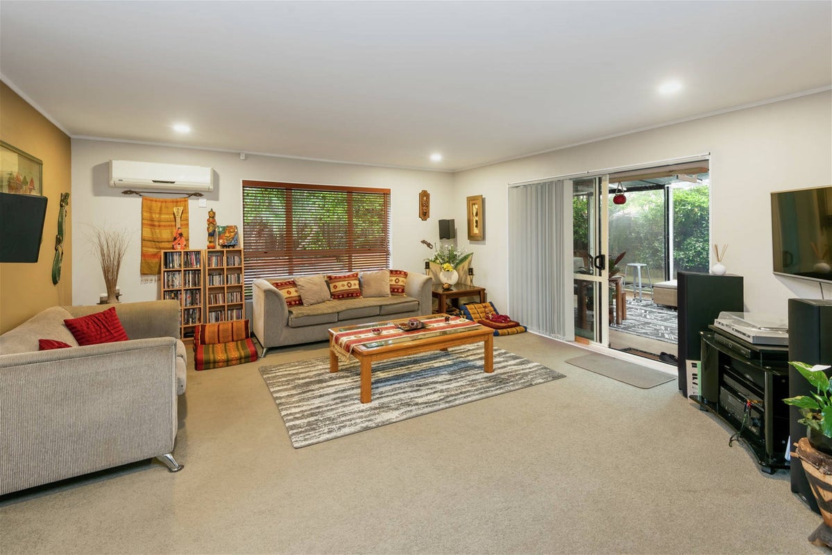 24 Frank Bunce Grove, Flat Bush, Auckland - Carousel 16