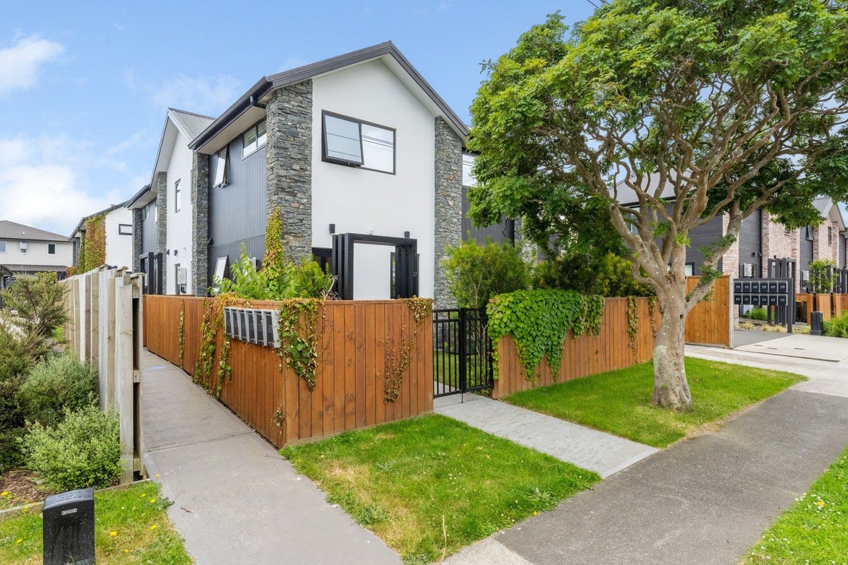 1/27 Waiwhetu Road, Waiwhetu, Lower Hutt - Carousel 2