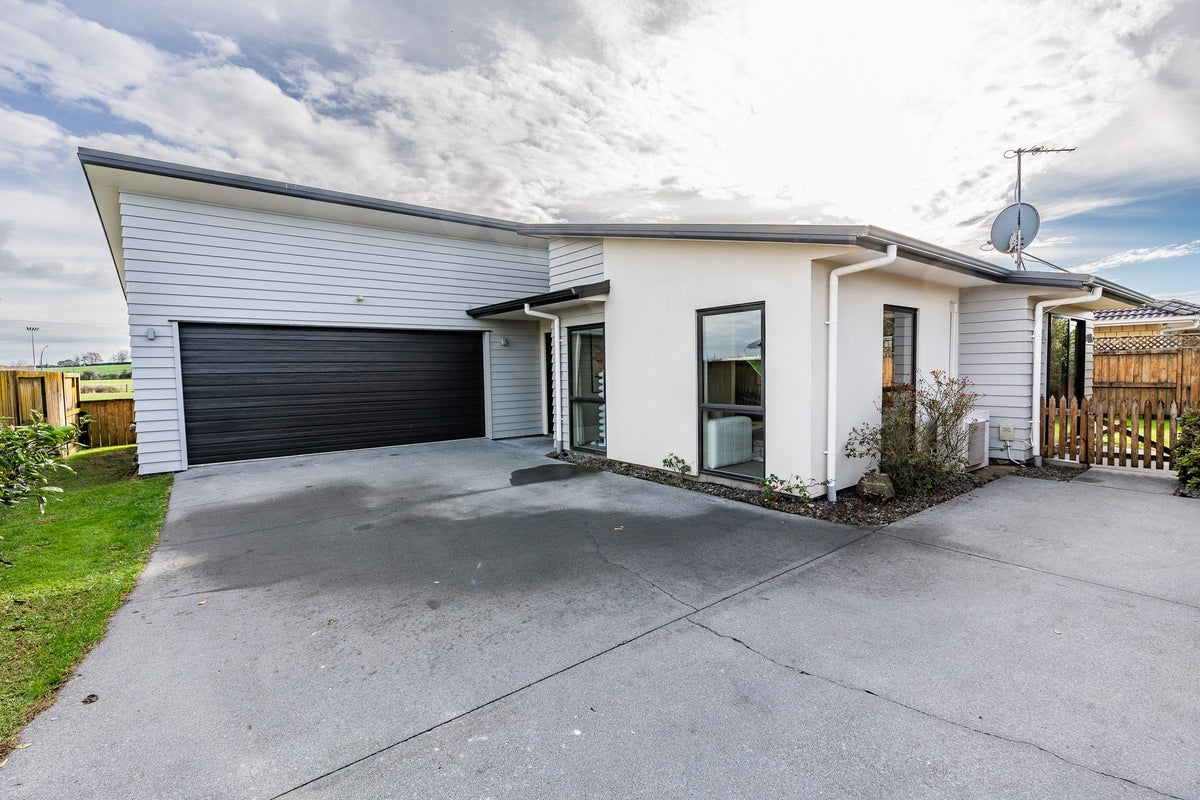 15 Chadwick Place, Rototuna North, Hamilton - Carousel 1