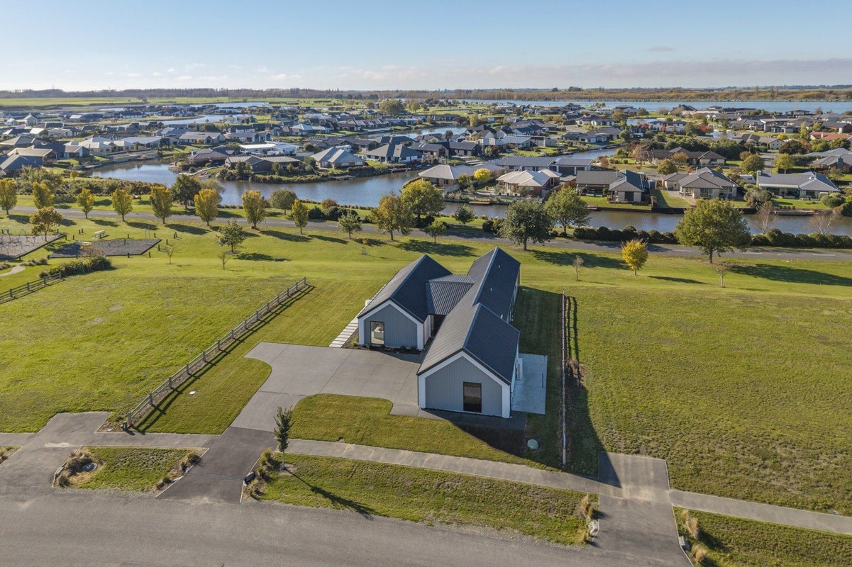 14 Village Green Drive, Huntingdon, Ashburton - Carousel 32