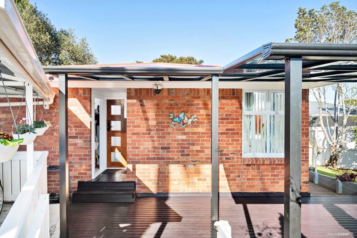 1/6 PATONS ROAD, Howick, Auckland - Carousel 2