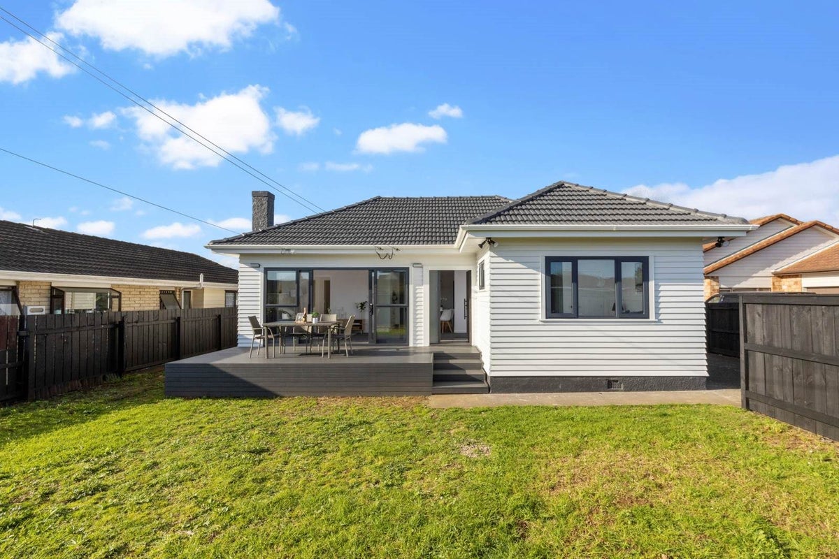 1/116 Carruth Road, Papatoetoe, Auckland - Carousel 1