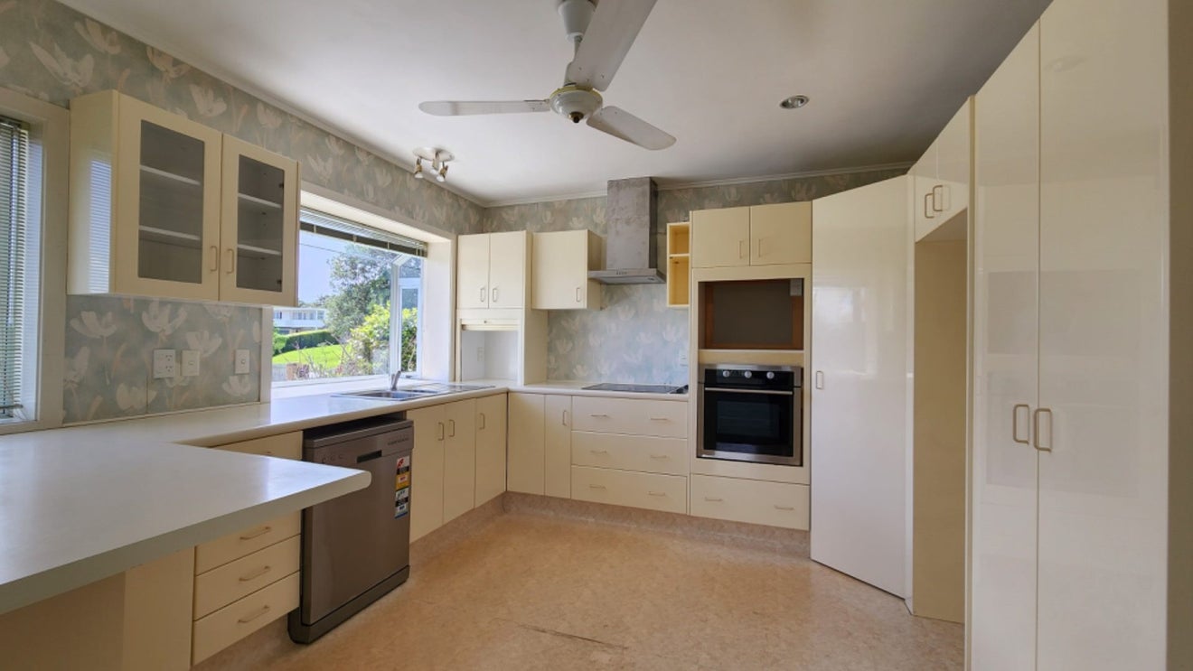 95 Fisher Parade, Sunnyhills, Auckland - Carousel 2