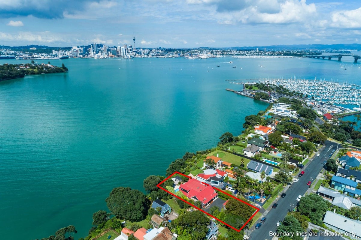 15 Norwood Road, Bayswater, Auckland - Carousel 1