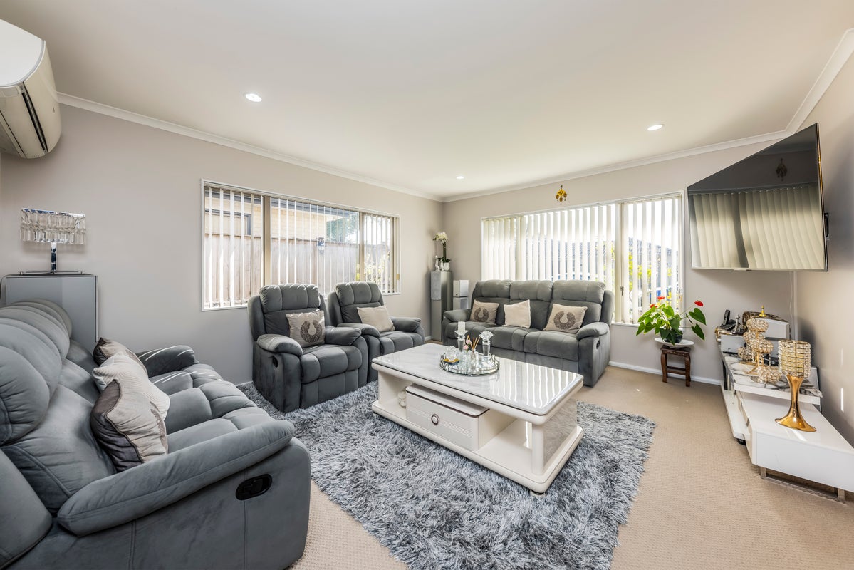 7 Cambrian Crescent, Flat Bush, Auckland - Carousel 2