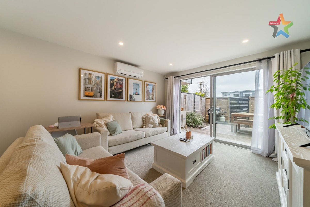 23B Barber Grove, Moera, Lower Hutt - Carousel 1