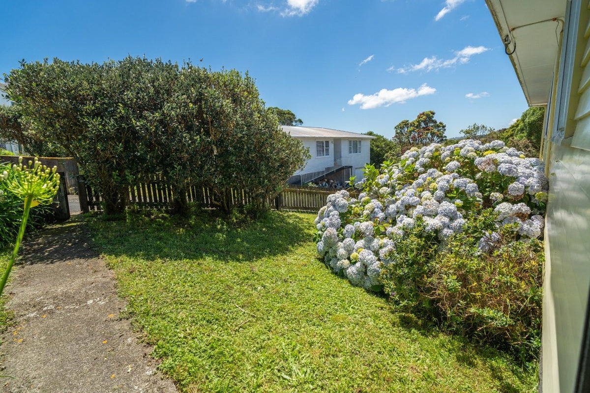 36 Bracken Road, Paparangi, Wellington - Carousel 15
