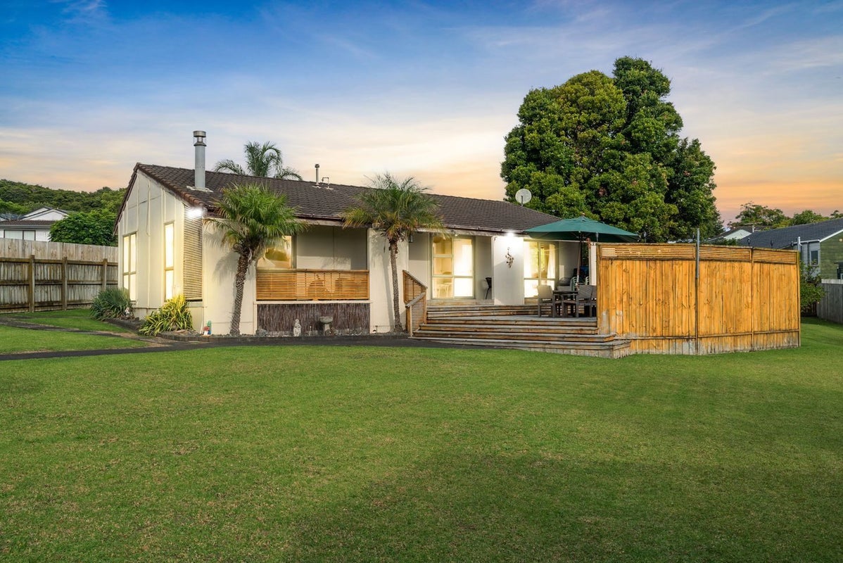 5 Aronia Way, Goodwood Heights, Auckland - Carousel 1