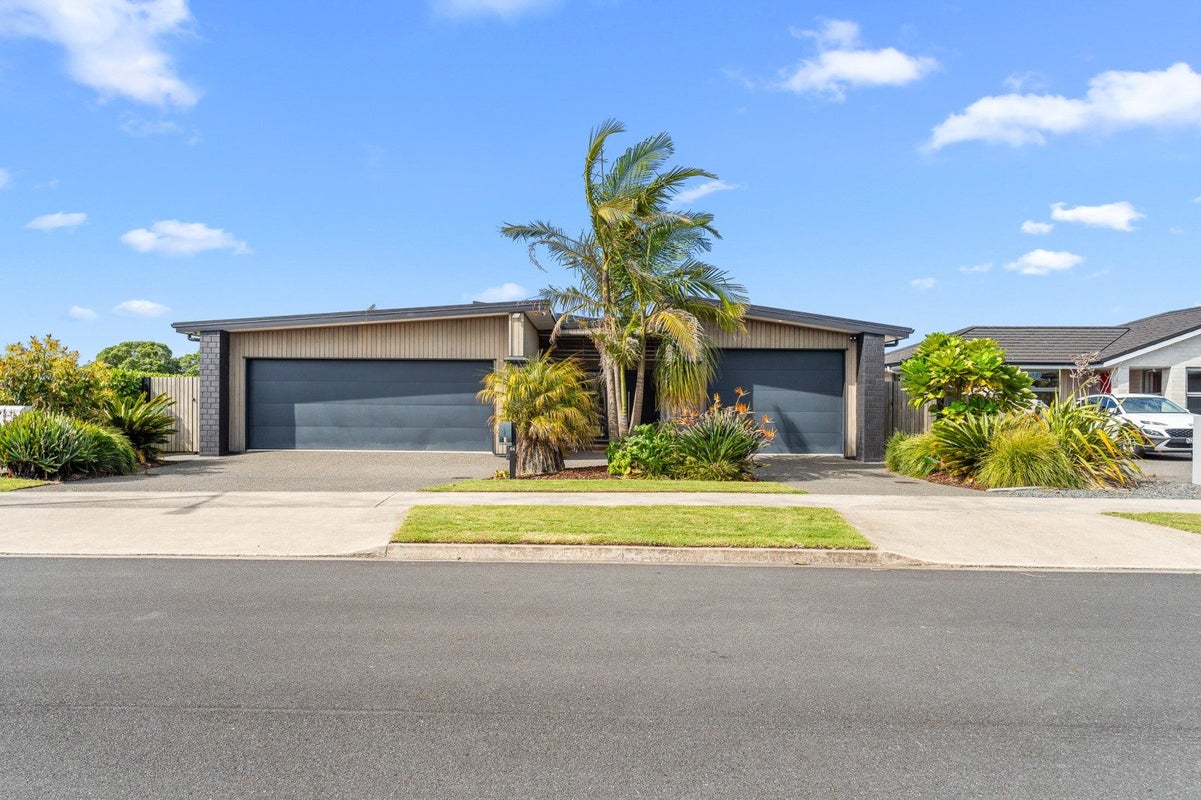 64 Drabble Crescent, Papamoa Beach, Papamoa - Carousel 2