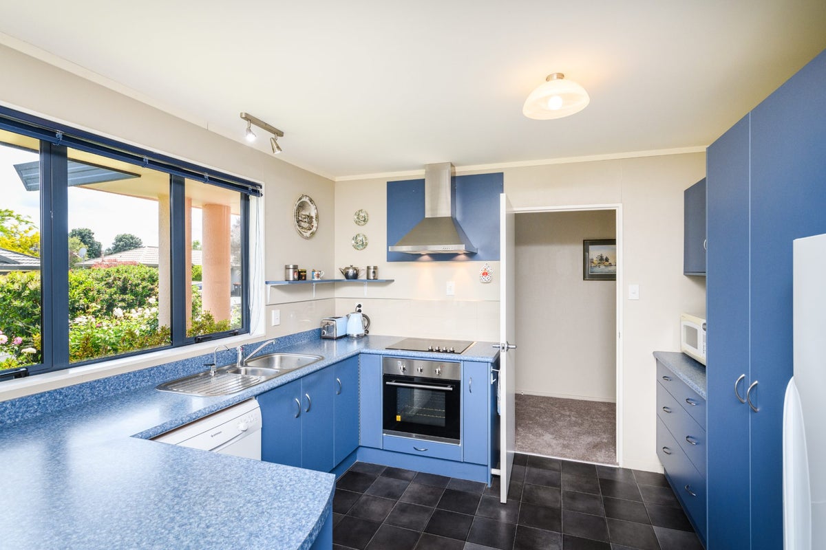 6 Logan Views, Kelvin Grove, Palmerston North - Carousel 2