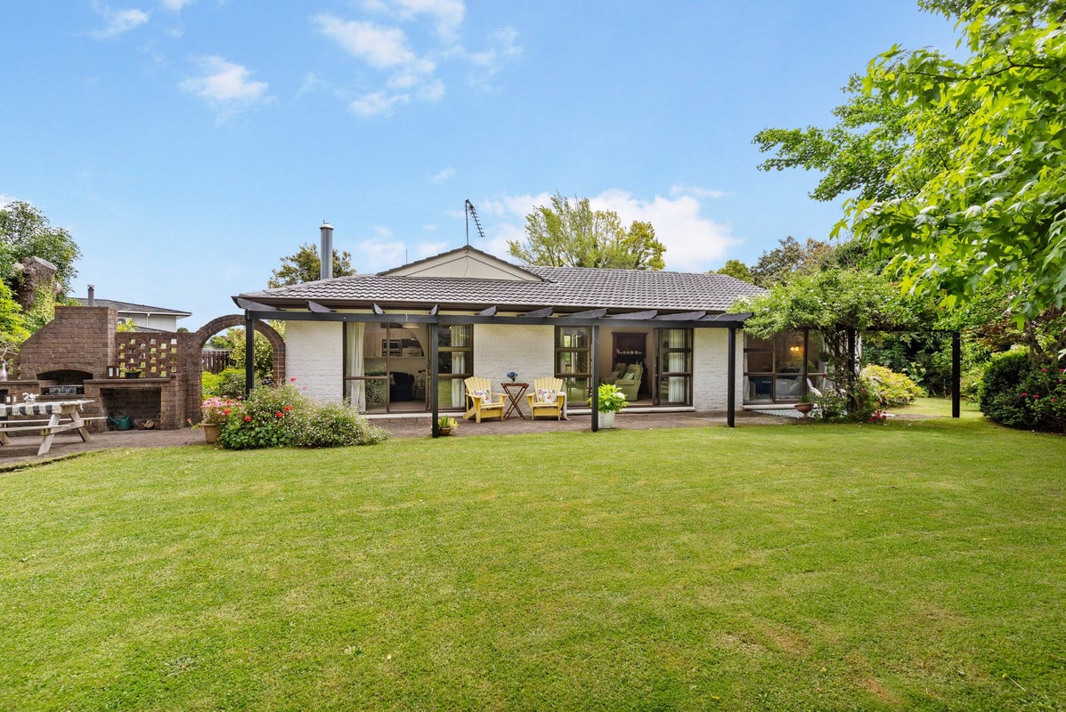 12 Rhonda Place, Opaheke, Papakura - Carousel 1