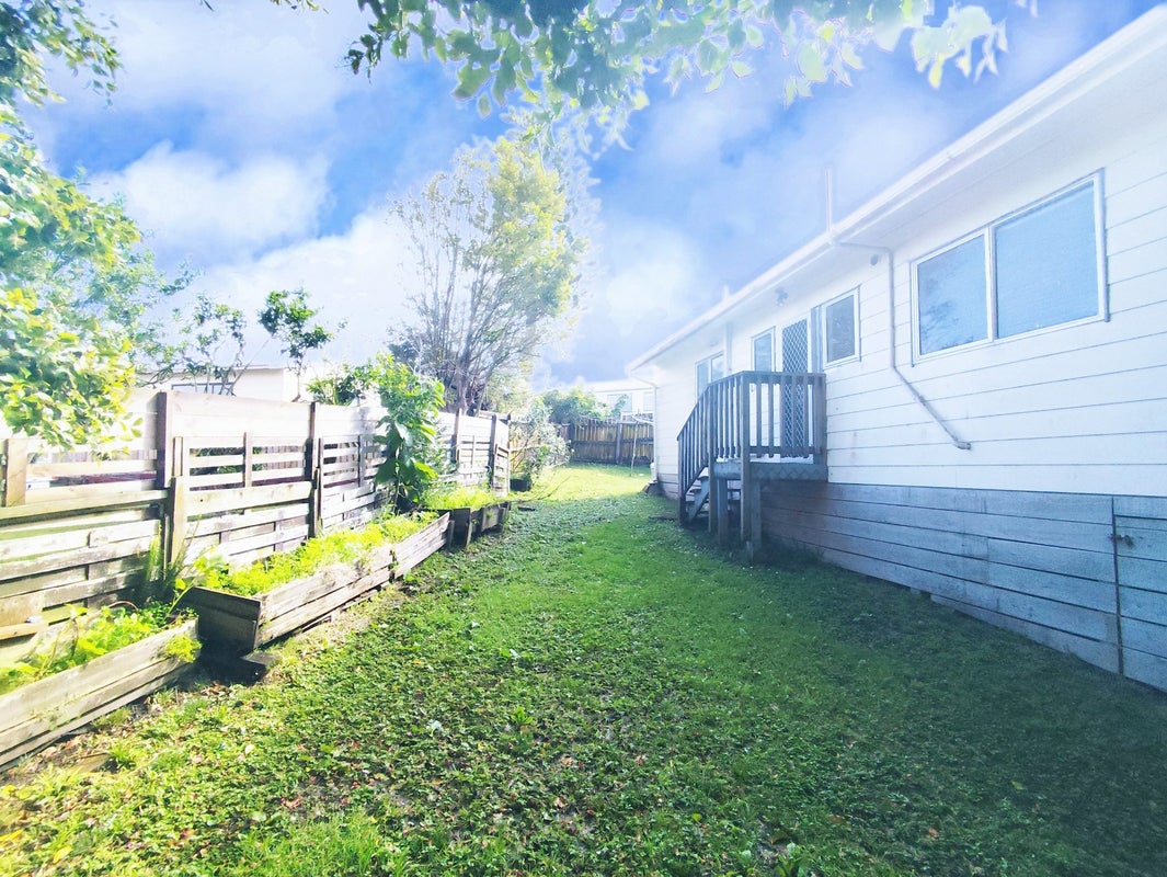 72A Astley Avenue, New Lynn, Auckland - Carousel 2