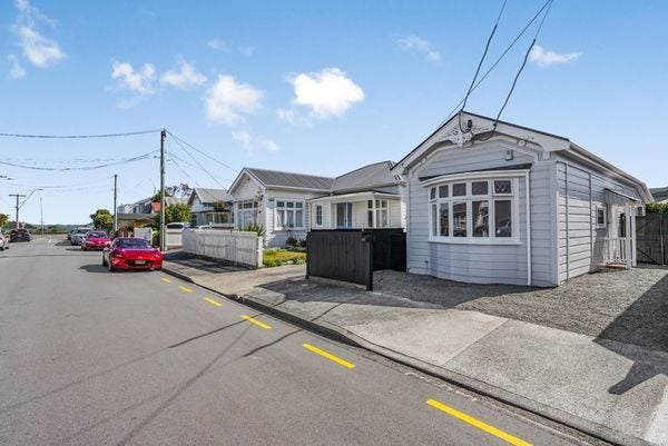 9 Beach Street, Petone, Lower Hutt - Carousel 1