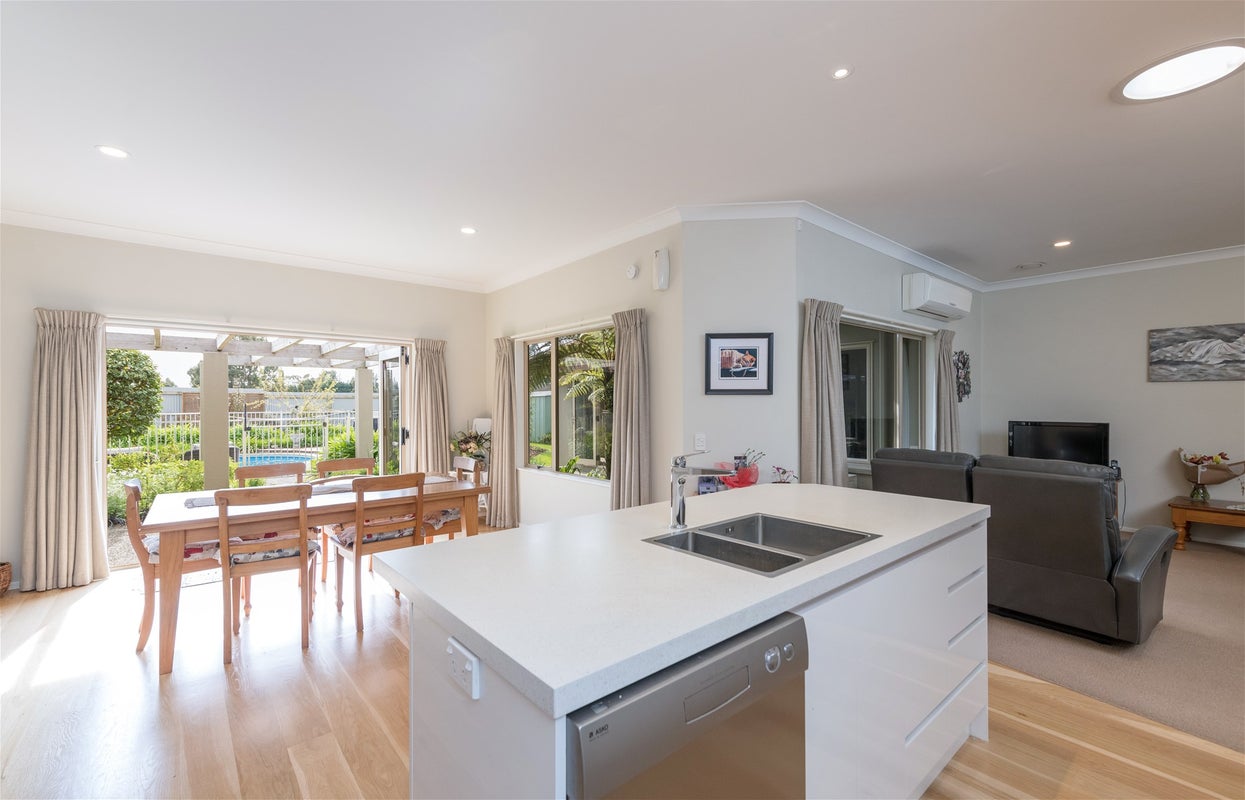 1F Lord Auckland Road, Wakefield - Carousel 2