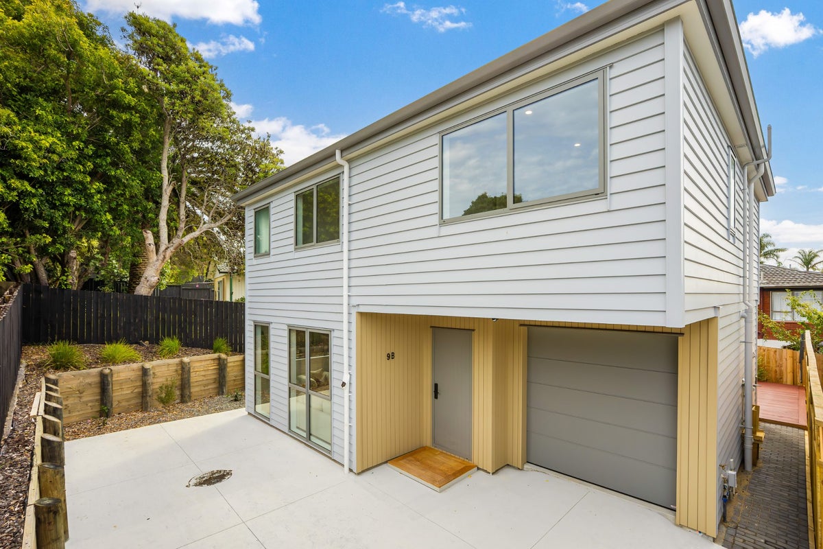 9B Widmore Drive, Massey, Auckland - Carousel 1