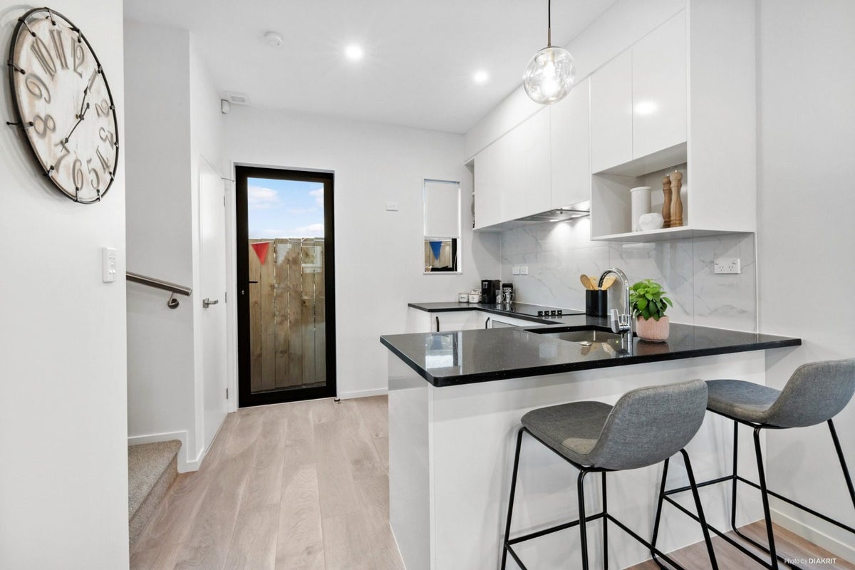 16/36 Westgate Drive, Westgate, Auckland - Carousel 1