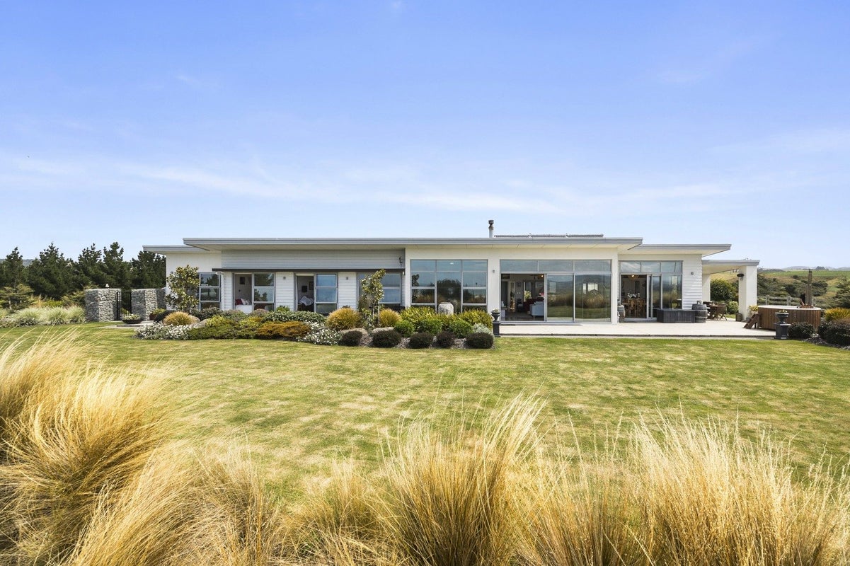 94 Brookdale Road, Balclutha - Carousel 1