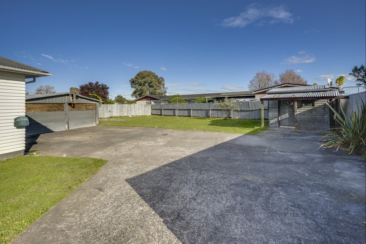 20 Buckingham Street, Whakatu, Hastings  - Carousel 11