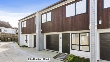 132C Bradbury Road, Botany Downs, Auckland - Carousel 1