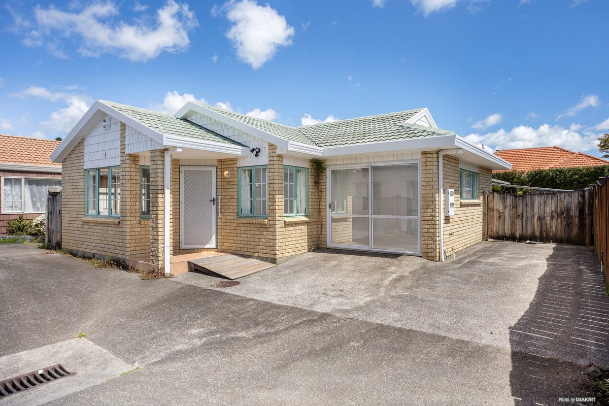 2/123 Wallace Road, Papatoetoe, Auckland - Carousel 1