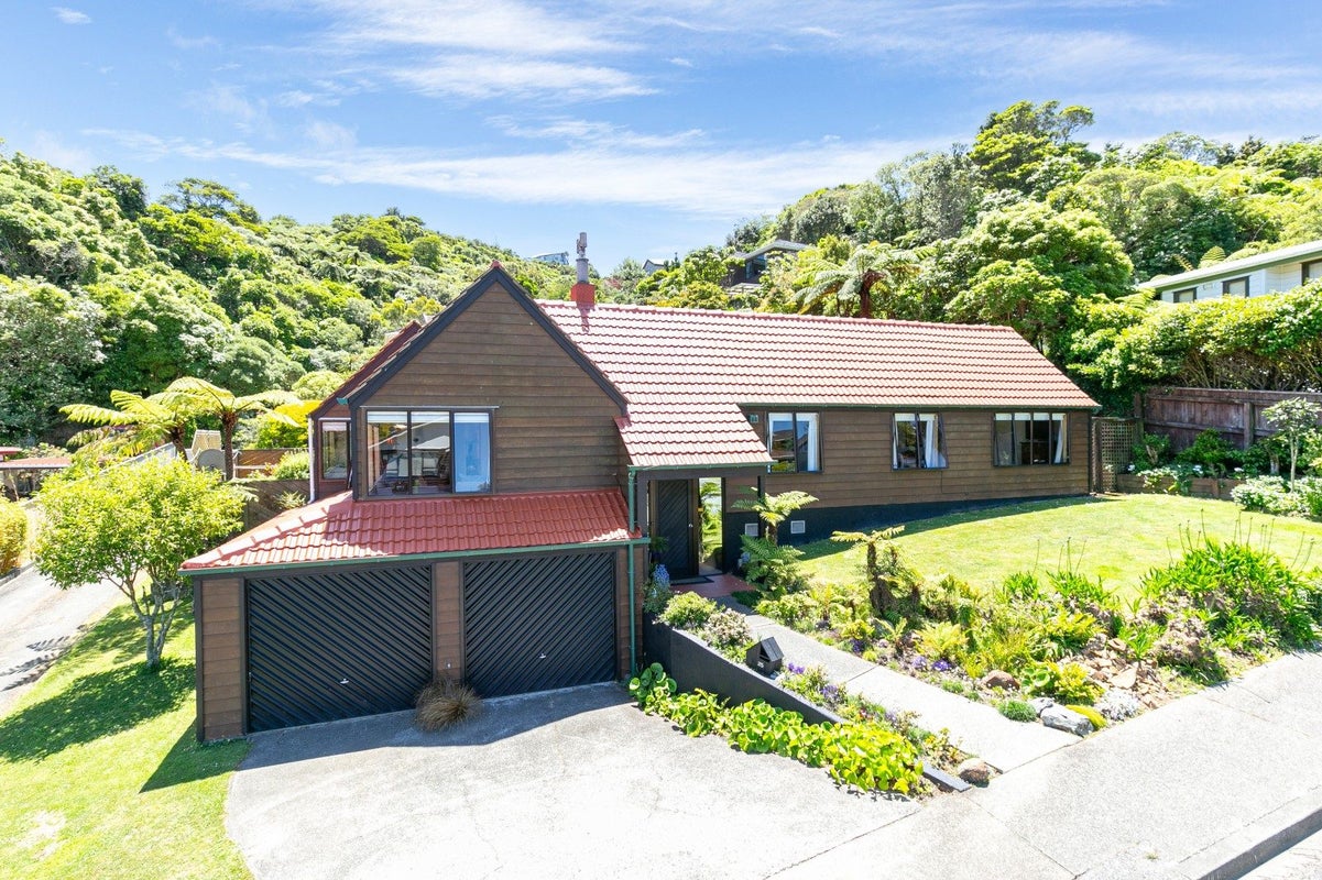 25 Thatcher Crescent, Crofton Downs, Wellington - Carousel 1