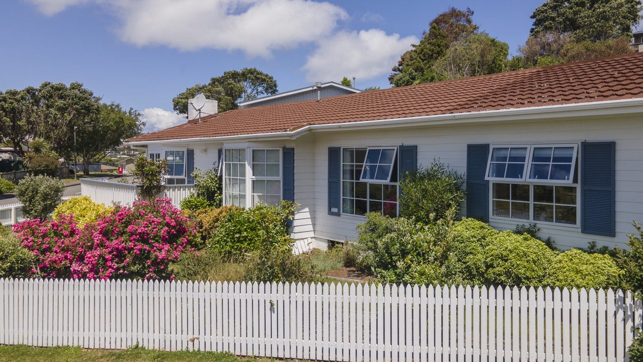 65 Churton Drive, Churton Park, Wellington - Carousel 2