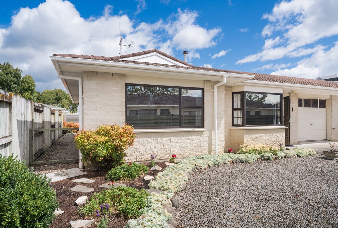 8 Oxford Street, Hokowhitu, Palmerston North - Carousel 2