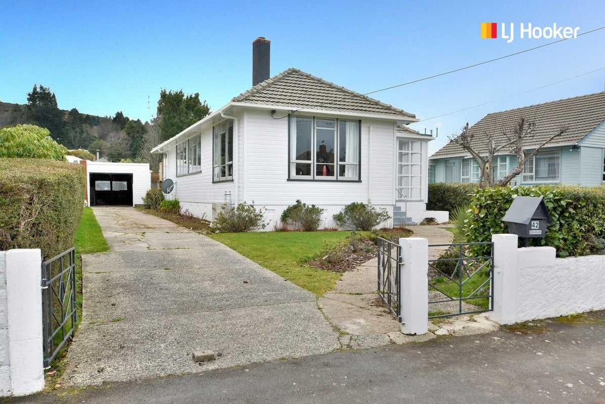 42 Balmain Street, Halfway Bush, Dunedin - Carousel 1