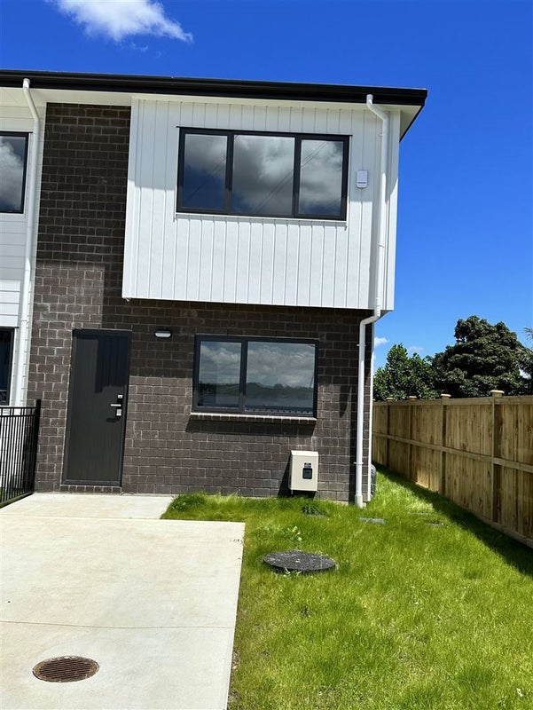 42F Donegal Park Drive, Flat Bush, Auckland - Carousel 2