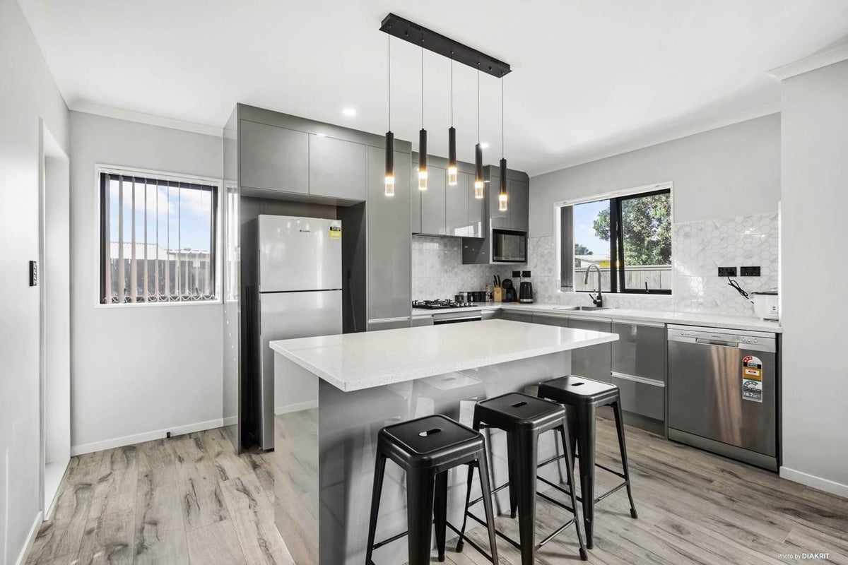 211B Finlayson Avenue, Clendon Park, Auckland - Carousel 1