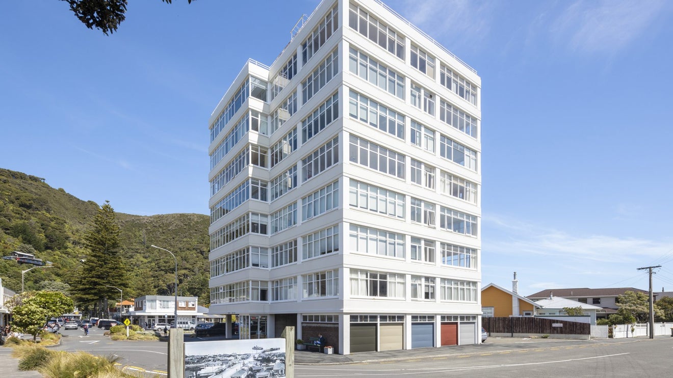 33 RIMU ST , RONA BAY, EASTBOURNE - Carousel 1
