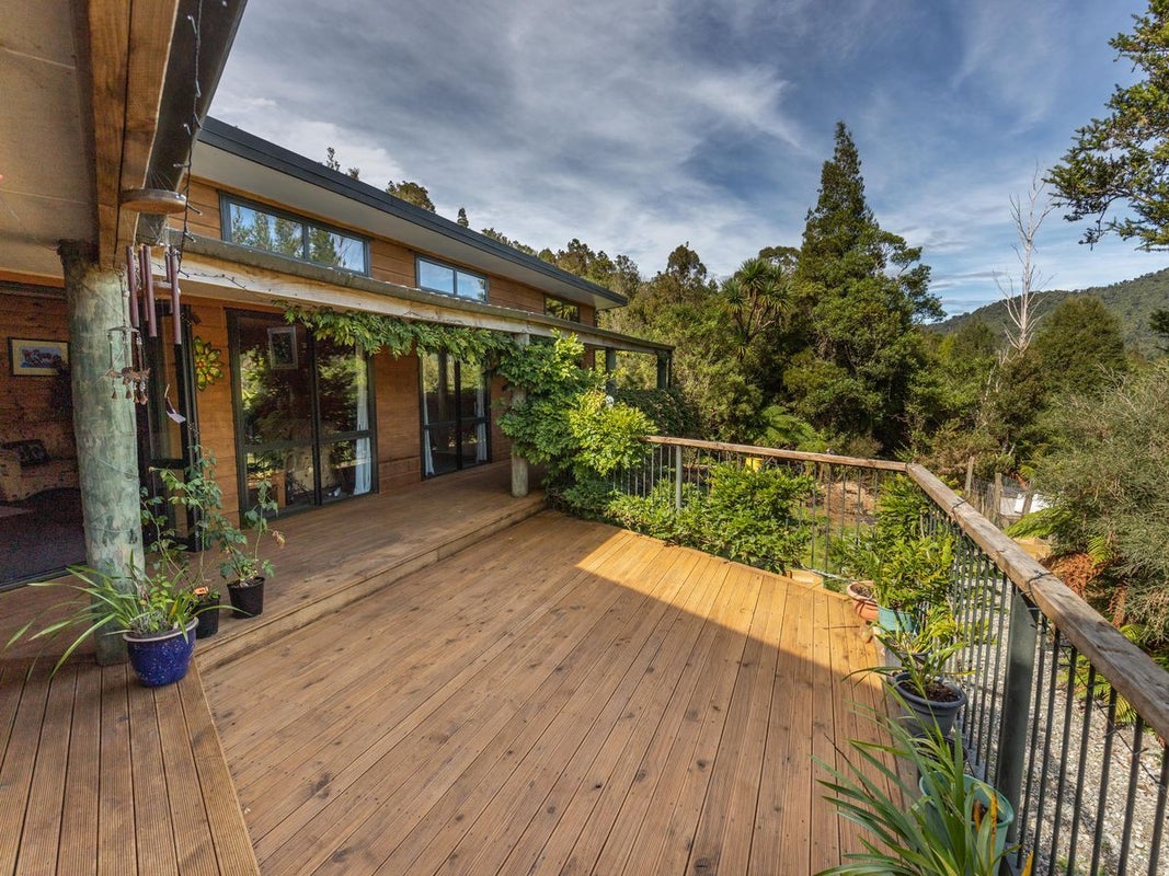 88 Clifton Road, Kaiata, Greymouth - Carousel 1