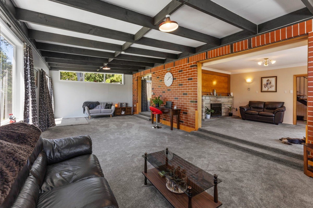 18A Hawthorn Crescent, Stokes Valley, Lower Hutt - Carousel 1