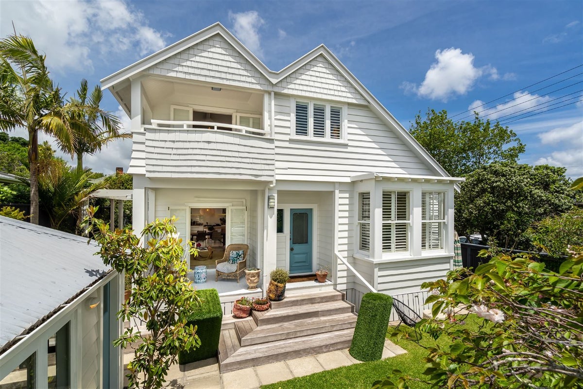 5 Turnbull Road, Narrow Neck, Auckland - Carousel 1