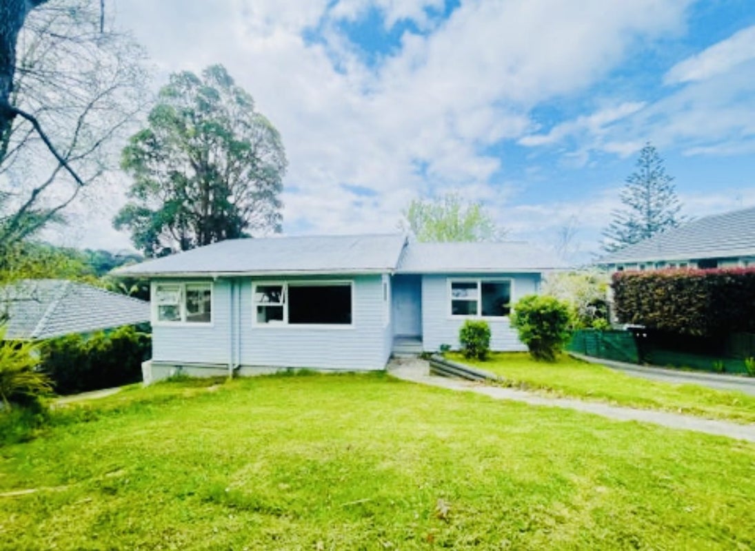 9 Dolbear Street, Titirangi, Auckland - Carousel 2