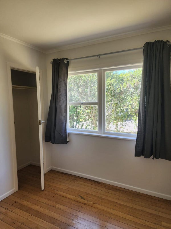 79 Royal View Road, Te Atatu South, Auckland - Carousel 10