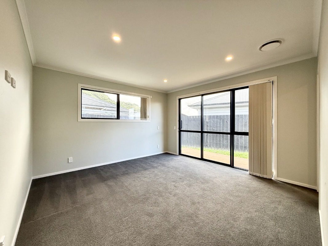 12 Schooner Drive, Whitby, Porirua - Carousel 2