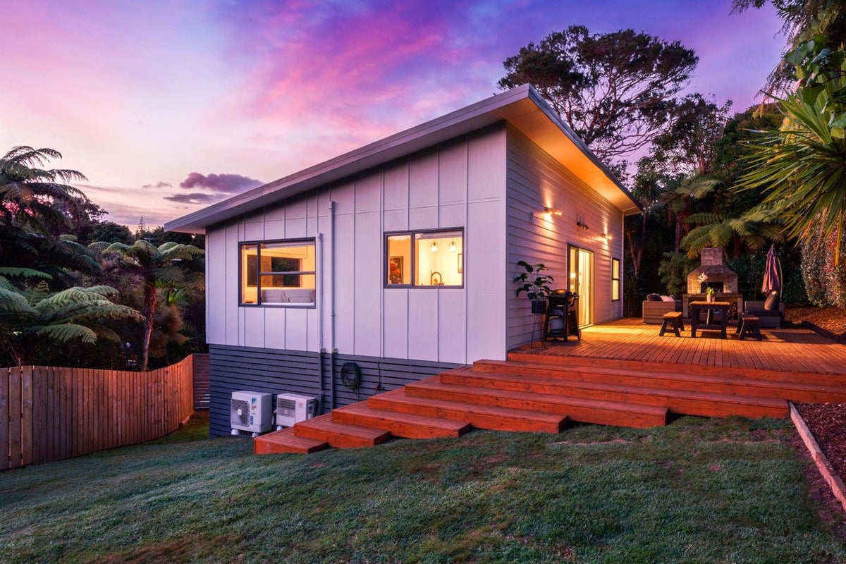 49D Flaxdale Street, Birkdale, Auckland - Carousel 1