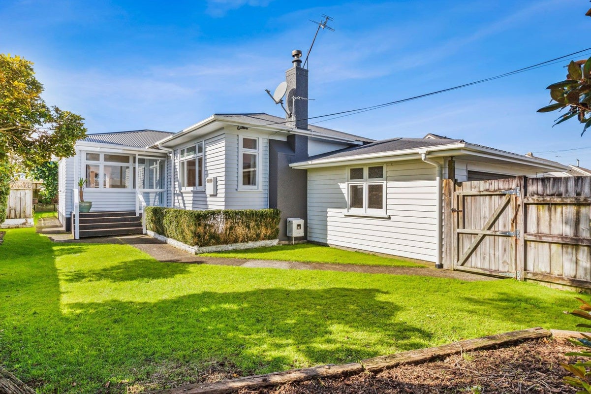 43 Lismore Street, Strandon, New Plymouth - Carousel 2