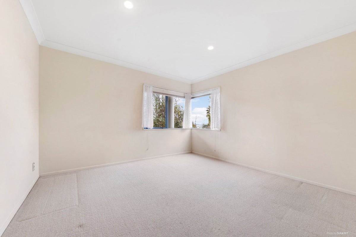 15 Cricklade Terrace, Windsor Park, Auckland - Carousel 18