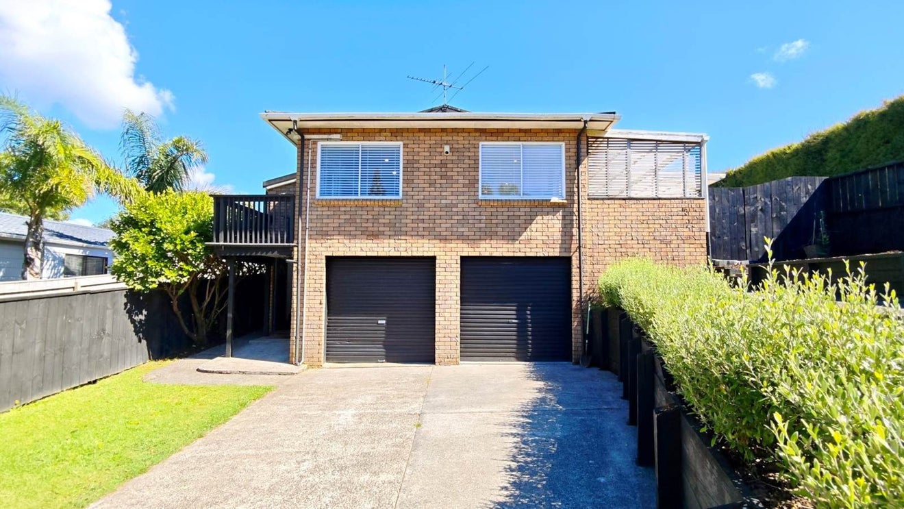 5 Sispara Place, Beach Haven, Auckland - Carousel 1