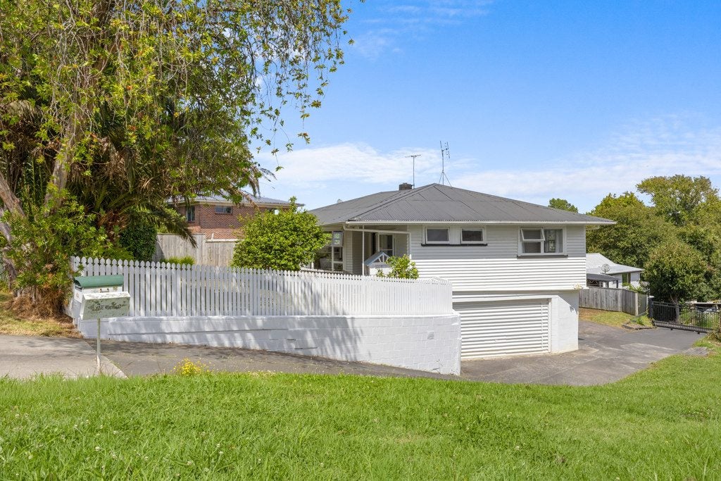1/4 Grassways Avenue, Pakuranga, Auckland - Carousel 1