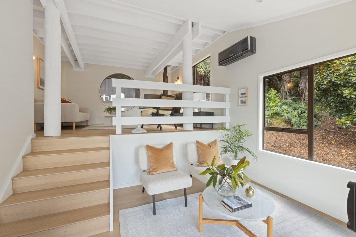 2/31 King Richard Place, Browns Bay, Auckland - Carousel 2