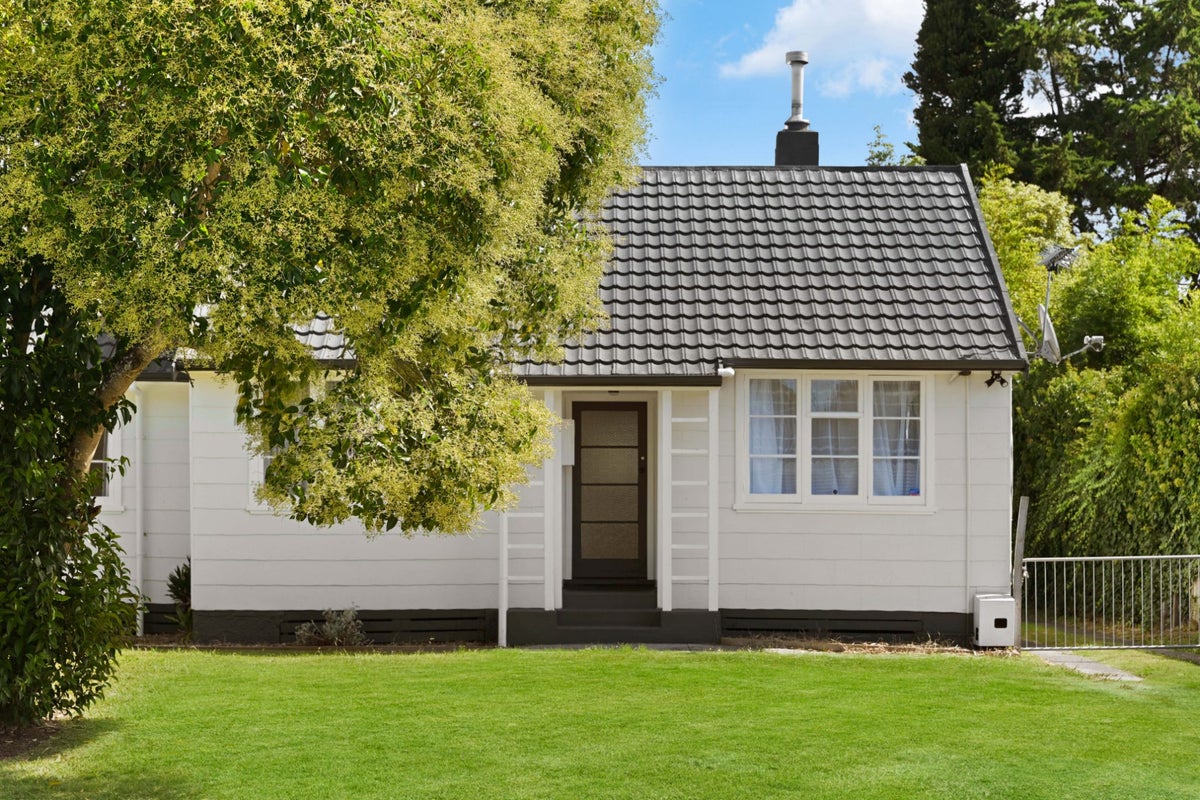15 Paul Crescent, Fairfield, Hamilton - Carousel 1