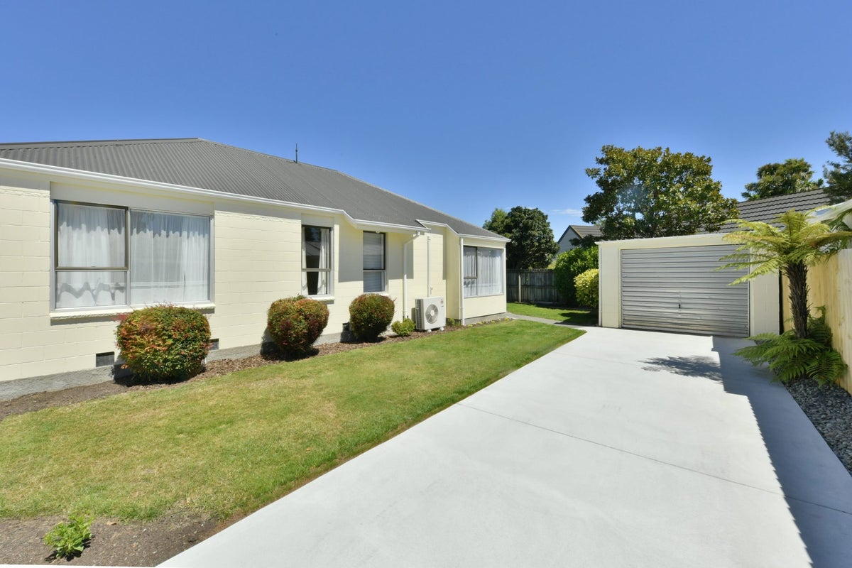 2/16 Mulberry Place, Redwood, Christchurch - Carousel 1